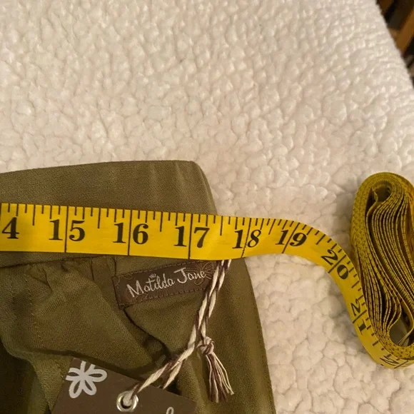 Matilda Jane olive colored size large capris.   NWT - Picture 7 of 10